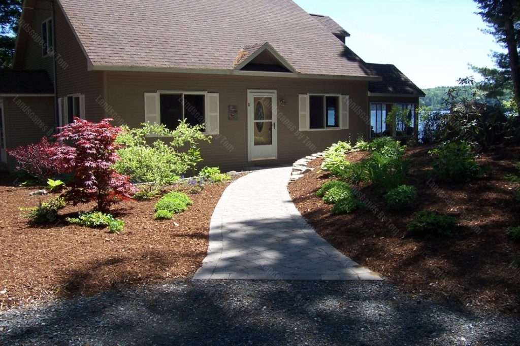 no lawn with mulch